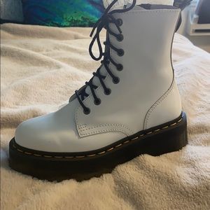 NWT Doc Martens Jadon boot